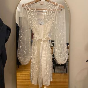 Worn once - LeROSE Stories CAMILE SPOT LACE BRIDAL ROBE - INCLUDES SLIP